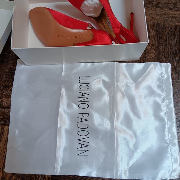 Luciano Padovan - Italian Designer Red Satin stilettos leather sole NIB - Picture 5 of 9